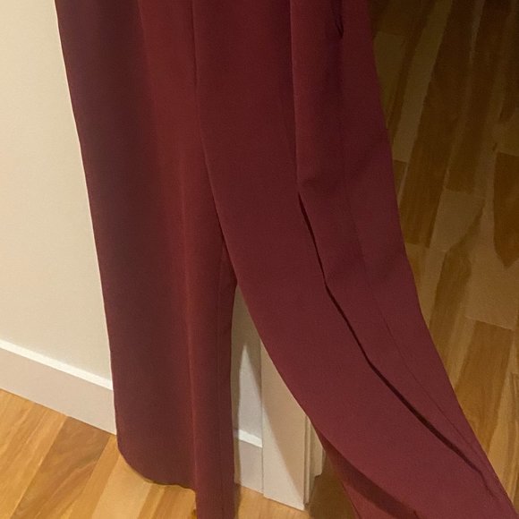 Le Chateau Burgundy/Wine Colour Cold Shoulder Jumpsuit Small - Picture 3 of 3